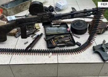 I armatosur me mitraloz e bomba, arrestohet 30-vjeçari