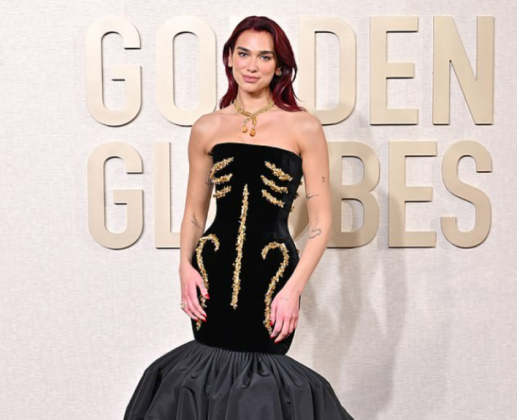 Dua Lipa tregon “vuajtjet” nga fustani i rëndë në ‘Golden Globes’