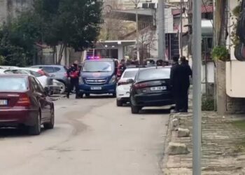 Tentativë grabitje me armë në Vlorë