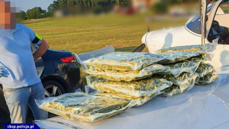 Drogë me aeroplan e kamionë, kush fshihet pas pseudonimeve “Kaczy” dhe “Krisi”/ Detajet