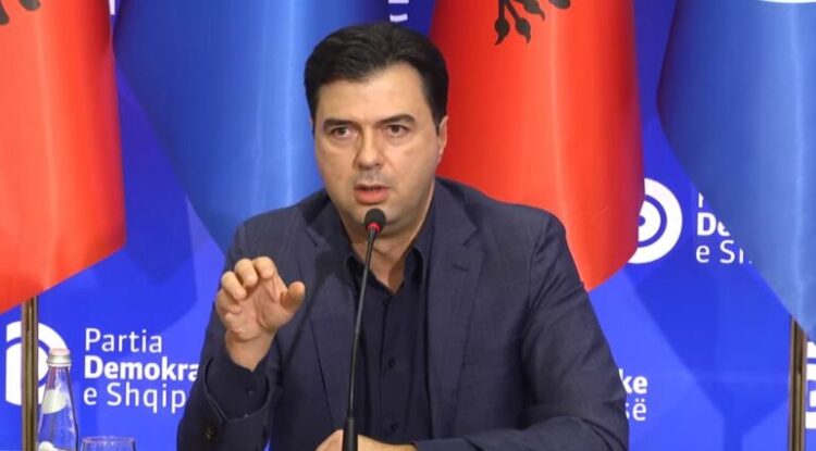 Zgjedhorja, Basha: Rama vijon teatrin “ik Enkelejd, hajde Oerd”