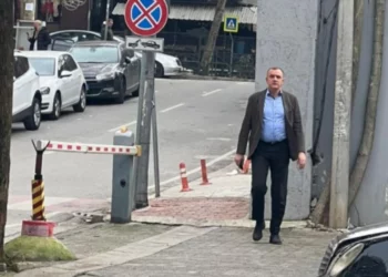 “SPAK të më kthejë laptop-in”, Beqaj pranon njohjen me personat që u kontrolluan nga SPAK