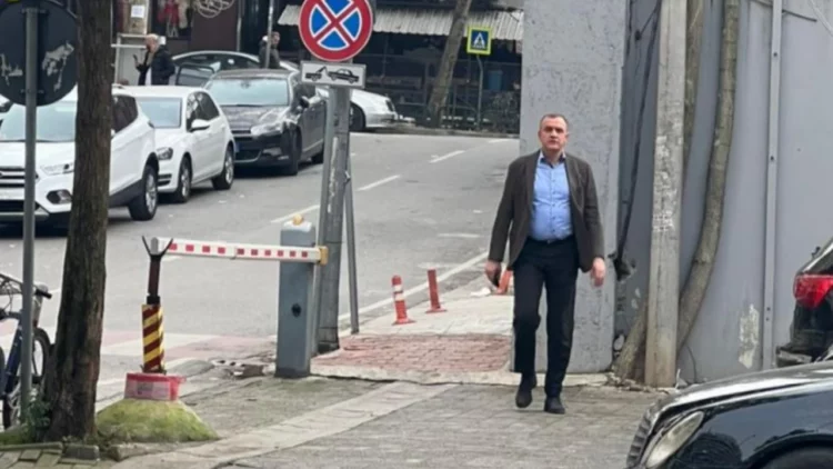 “SPAK të më kthejë laptop-in”, Beqaj pranon njohjen me personat që u kontrolluan nga SPAK