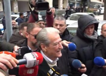 Berisha mbërrin në SPAK: Do denoncoj Ramën dhe prokurorët kriminelë