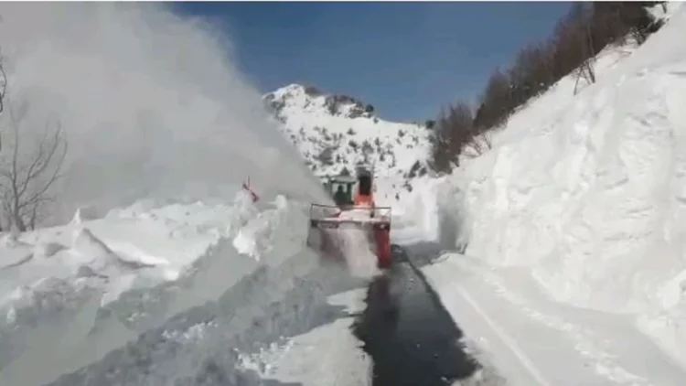 Pastrohen rrugët e Shkodrës nga bora, problem drejtuesit e mjeteve