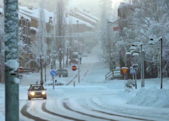 Reshjet e dëborës ‘pushtojnë’ Gjermaninë, anulohen fluturimet
