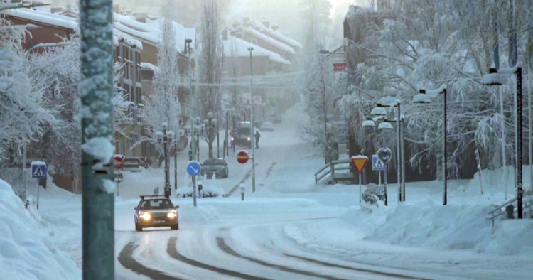 Reshjet e dëborës ‘pushtojnë’ Gjermaninë, anulohen fluturimet