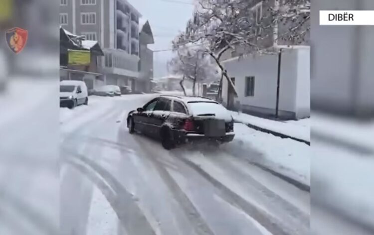 Publikoi në Tik Tok video duke bërë “drift” në borë, e pëson shoferi