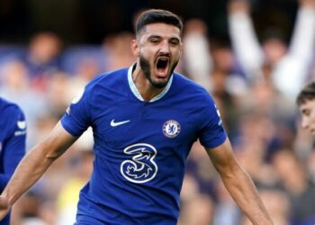 Shtohen pretendentët në Angli, fati i “bomberit” në dorë të Benzema-s