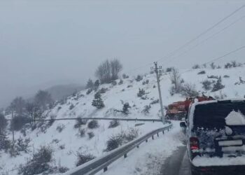 Stuhia “zhyt” fshatrat e Korçës në errësirë, 1700 familje pa energji