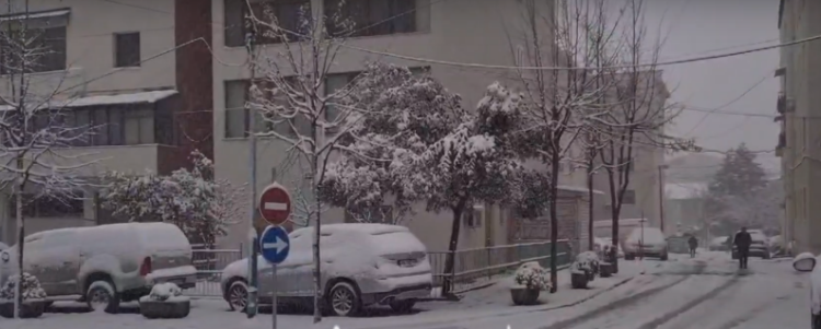 Dibra zbardhet nga dëbora, vështirësi në qarkullimin e mjeteve