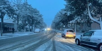Ndalen reshjet e dëborës në Dibër, por mijëra banorë pa energji