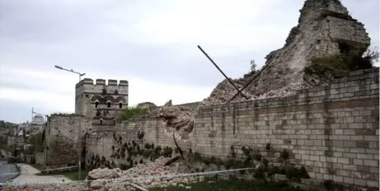 “Njerëzit vijnë për të prekur muret”: Frika nga e kaluara e…