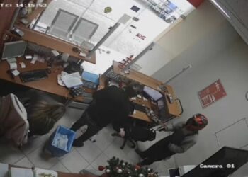 Grabitën zyrën e postës, përfundojnë në pranga dy shqiptarët në Greqi