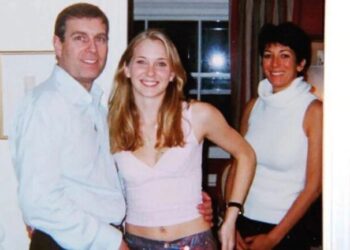 Viktimë nga pedofilia: Epstein më pagoi 15,000 dollarë për të bërë…