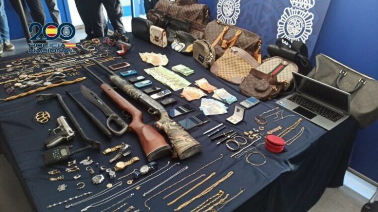 Banda e ish-ushtarakëve drejtohej nga 1 shqiptar, si grabitën 71 vila e banesa luksoze