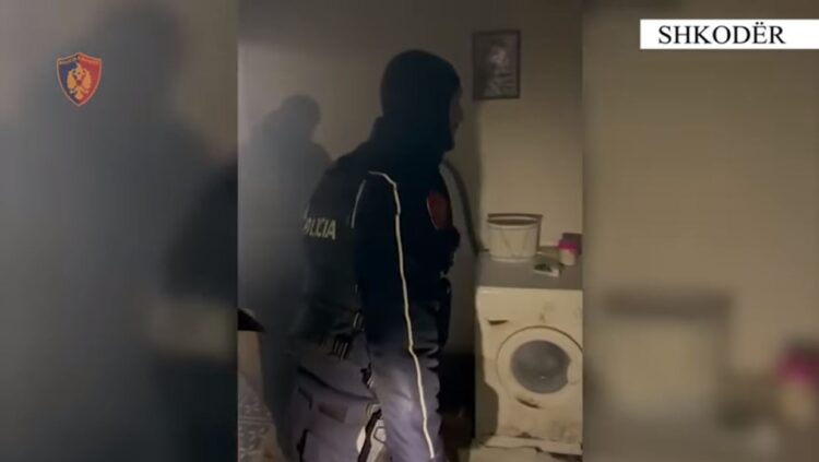 Qëlloi me armë natën, momenti kur arrestohet i moshuari në Shkodër