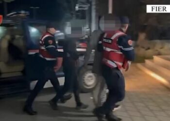 Kapen në Fier duke shitur drogë, arrestohen 4 persona