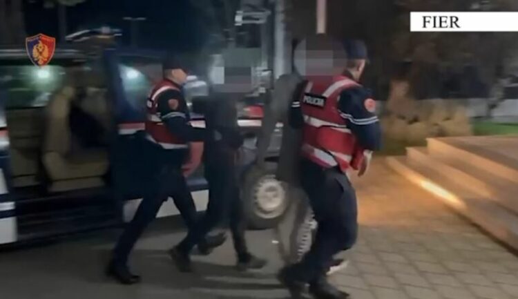 Kapen në Fier duke shitur drogë, arrestohen 4 persona