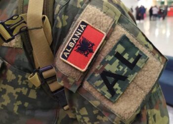 Emrat/ Begaj u jep grada madhore drejtuesve në Forcat e Armatosura