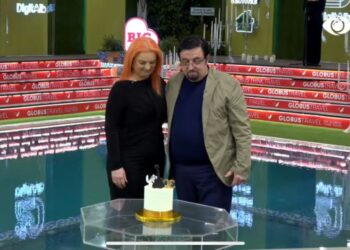 VIDEO/ Gazi feston ditëlindjen e 60-të, surprizohet nga bashkëshortja