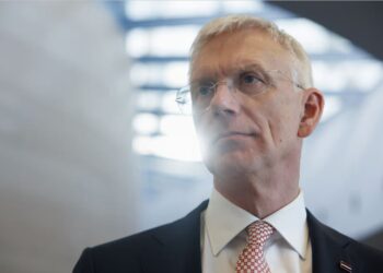 Rusia “nuk do të ndalet” në Ukrainë, paralajmëron Letonia