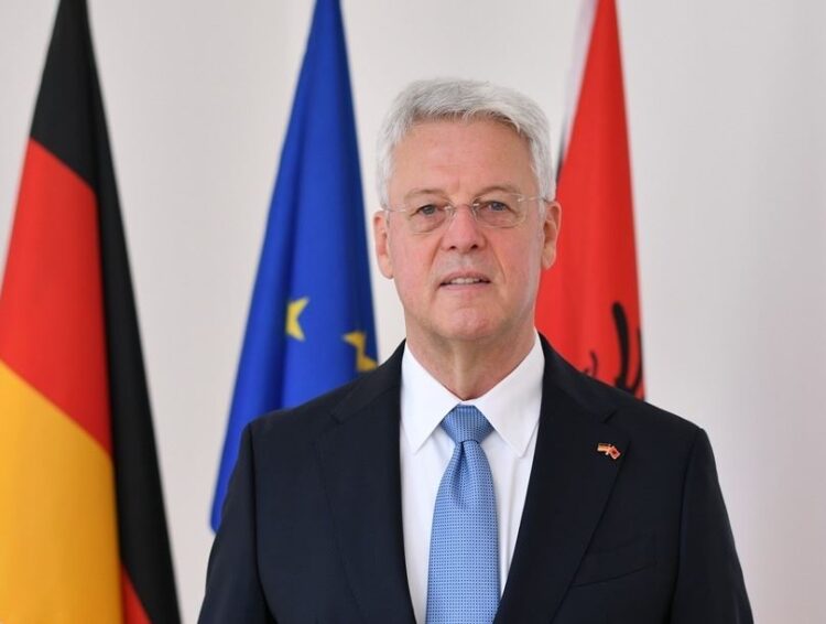 Sesioni i ri parlamentar, Gjermania apel partive: Ndryshoni qasjen