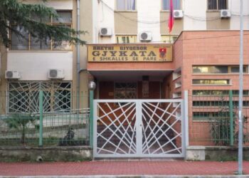 U martua me 14-vjeçaren, gjykata lë në burg 34-vjeçarin