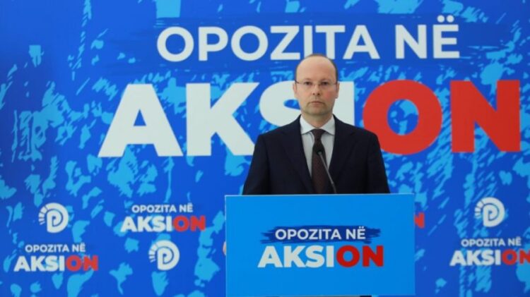 Selia blu i bën thirrje Ramës: Lidhi zagarët e tu patronazhistë