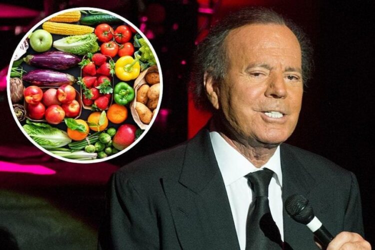 S’janë vetëm shqiptarët, Julio Iglesias ndalohet se kishte në valixhe 40 kg ushqime