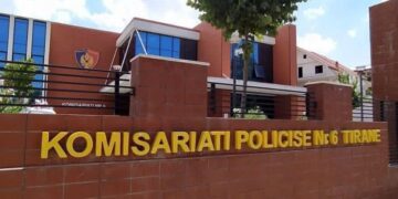 Tiranë, 18-vjeçarja godet me thikë ish-të dashurin e saj