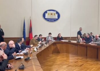 Bardhi dhe opozita “pushtojnë” Komisionin e Reformës Zgjedhore