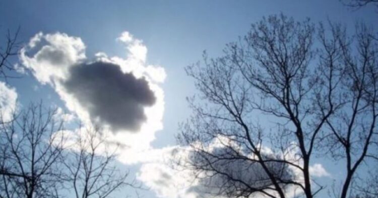 Kthjellime, vranësira dhe reshje të pakta shiu, moti për sot