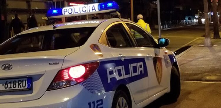 Dogjën një makinë në Tiranë, policia identifikon autorët