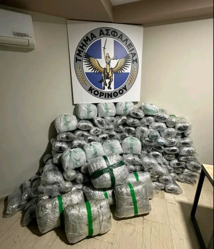 U ngarkua në kufirin greko-shqiptar, kapet furgoni me 195 kg marijuanë