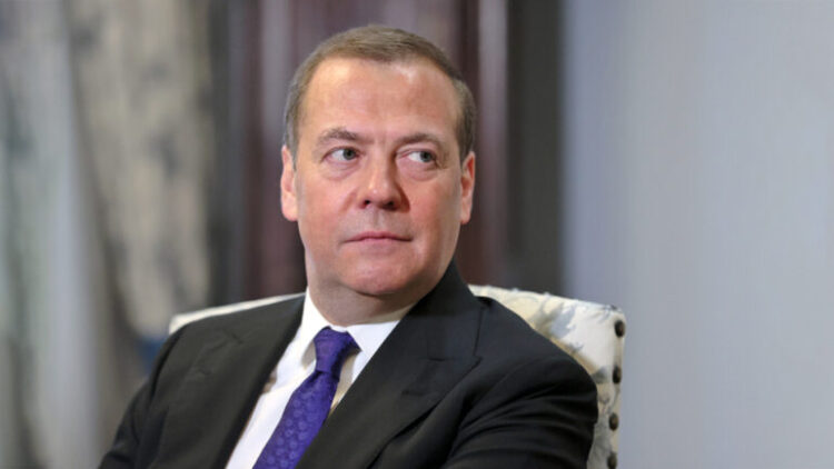 Medvedev: Vendosja e forcës britanike në Ukrainë do të nënkuptonte…