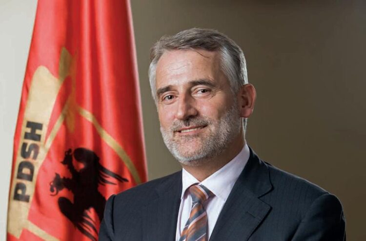 Menduh Thaçi: Ja pse nuk shkoj mirë me Albin Kurtin