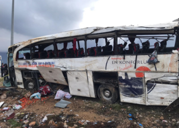 Përmbyset autobusi, 9 të vdekur dhe 30 të plagosur