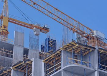 38-vjeçari bie nga pallati në ndërtim, pranga administratorit