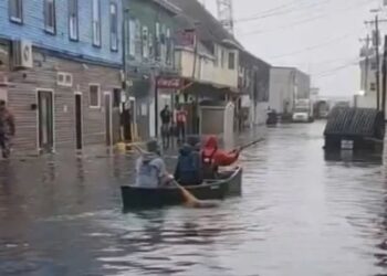 VIDEO/ Përmbytje rekord në SHBA, niveli i ujit arrin në 4 metra