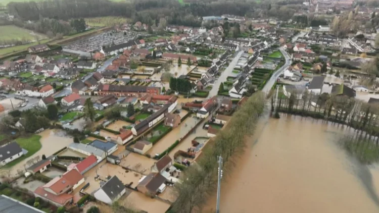 Moti i keq përfshin Europën! Një viktimë në Angli