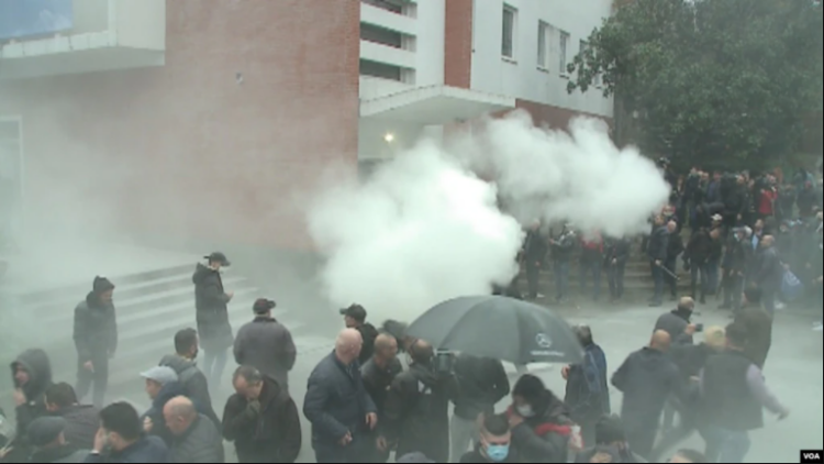 2 vjet nga përplasjet në selinë e PD, Salianji: Të gjithë duhet të ndjehemi të turpëruar