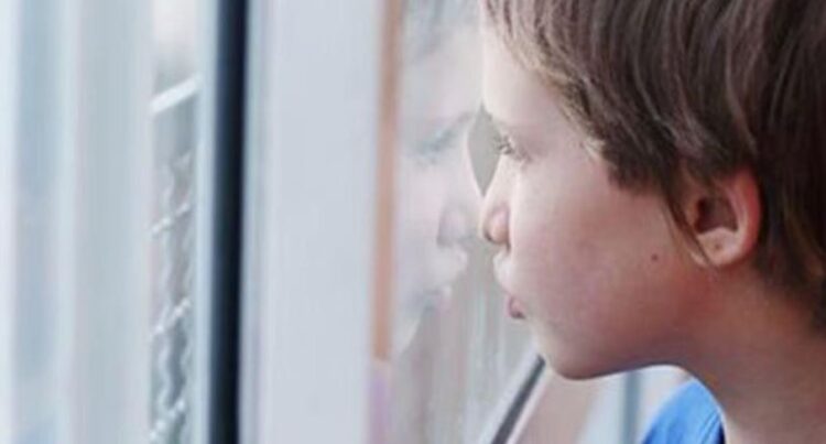 Hapësirat rreth enëve të gjakut mund të tregojnë rrezik për autizëm