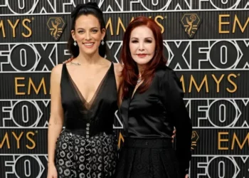 Priscilla Presley me mbesën e saj pas mosmarrëveshjes së tyre ligjore