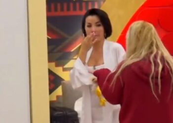 “Gënjeshtare, më vjen gjynah…”, çfarë ndodhi në oborr mes Merit dhe Rozës (VIDEO)