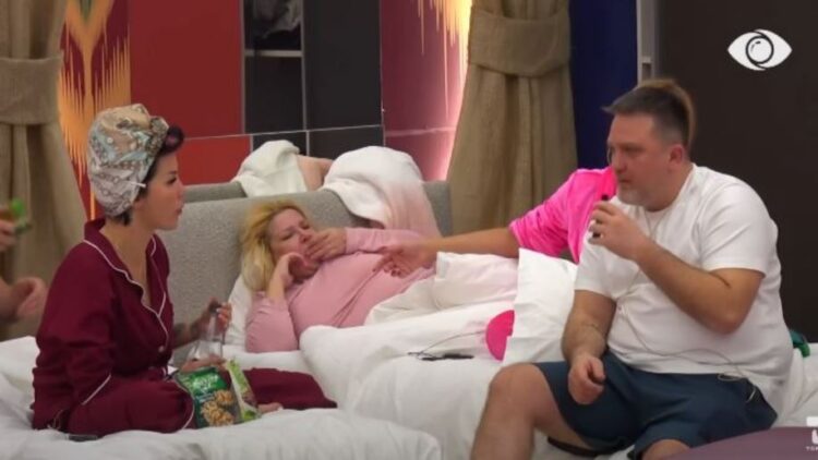 VIDEO/ Shpërthen debati mes Rozës e Julit: O karagjoz, mos i jep…