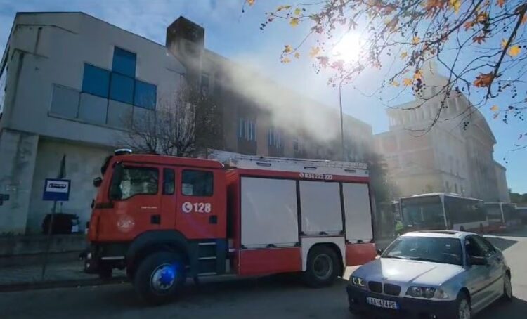 Marrin flakë zyrat e IKMT në Fier, detajet e para