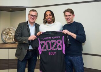 Bayern Munich prezanton blerjen e re, mbrojtësin Sacha Boey