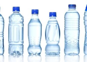 Zbulimi i shkencëtarëve për ujin në plastik: Toksinat futen në…