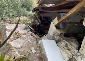 E rëndë/ Shkëmbi bie mbi shtëpi, zë poshtë 25-vjeçarin në Përmet